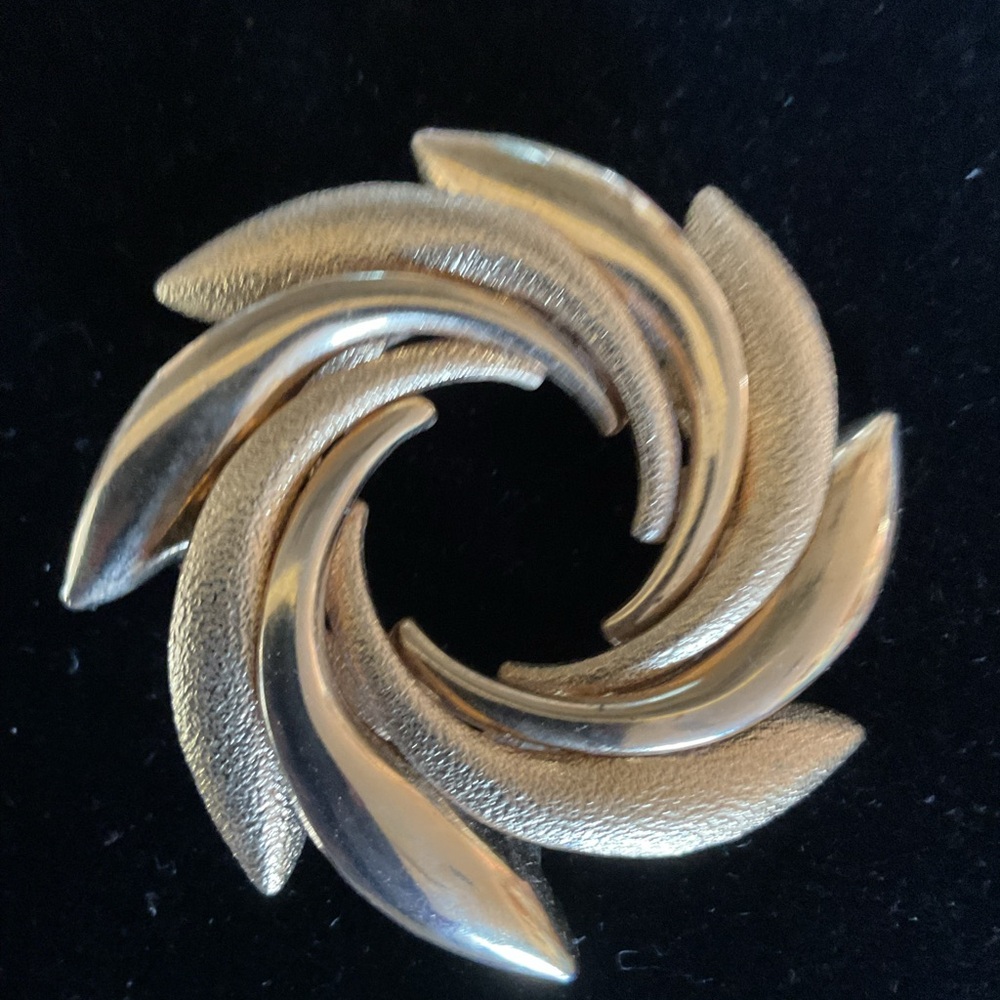 Vintage Gold / textured Swirl Brooch/Pendant